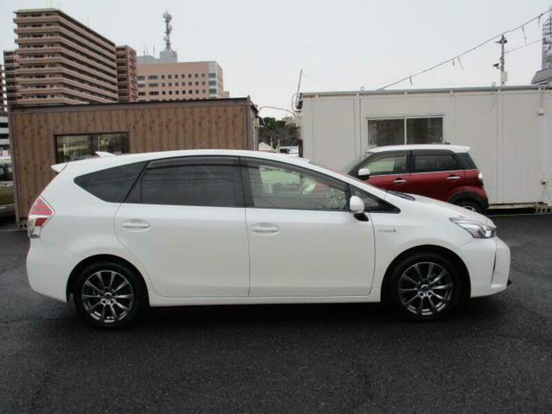 PRIUS ALPHA