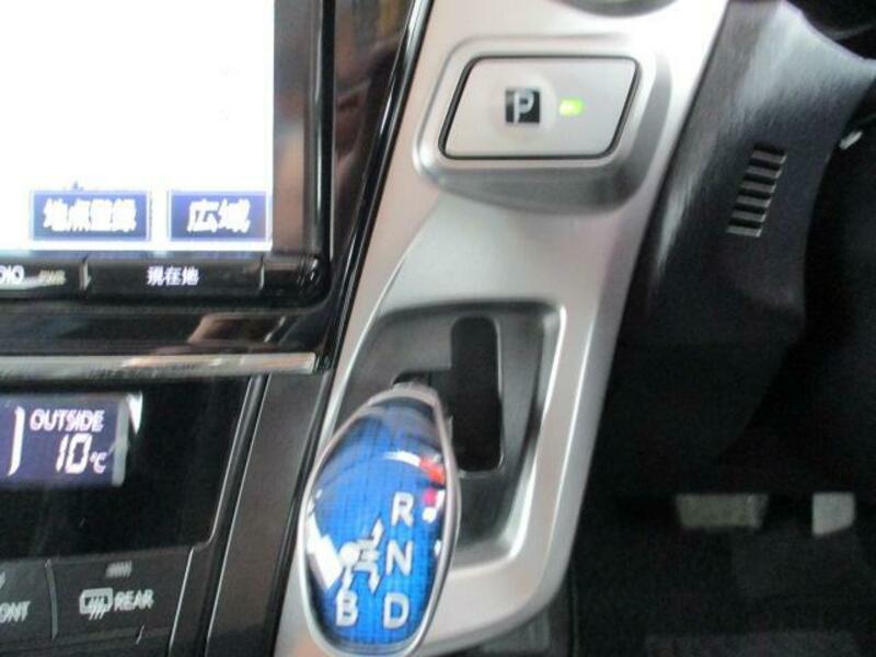 PRIUS ALPHA
