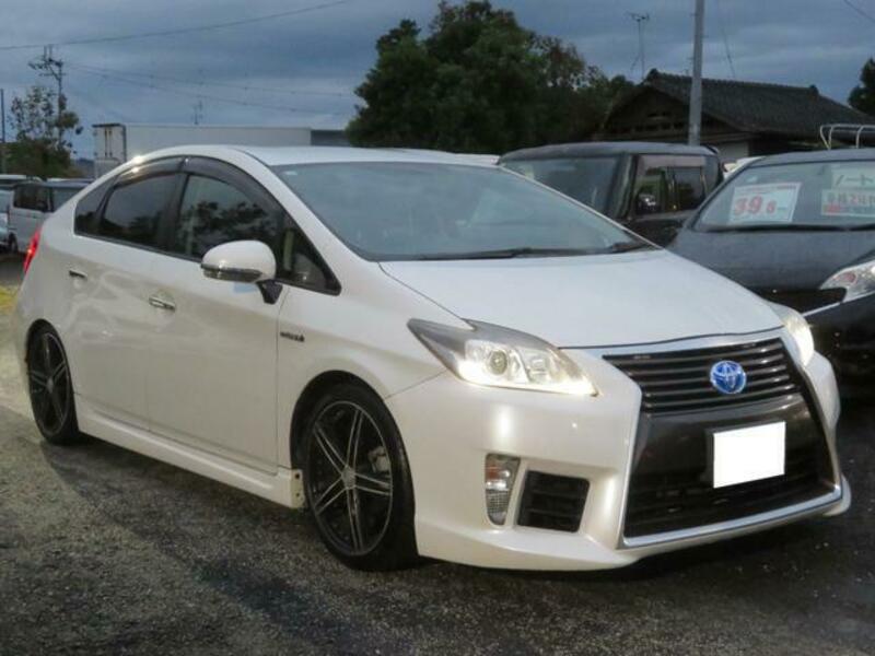 TOYOTA PRIUS