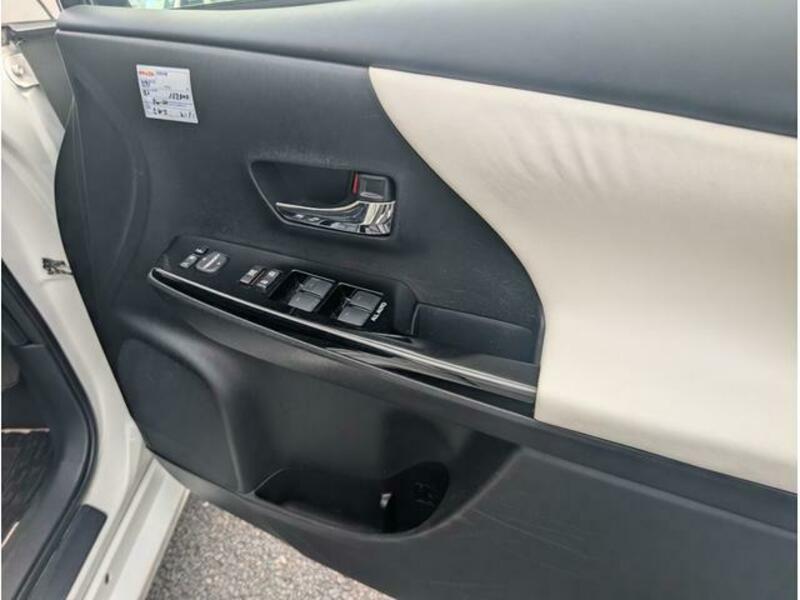 PRIUS ALPHA