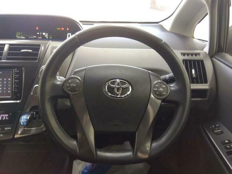 PRIUS ALPHA