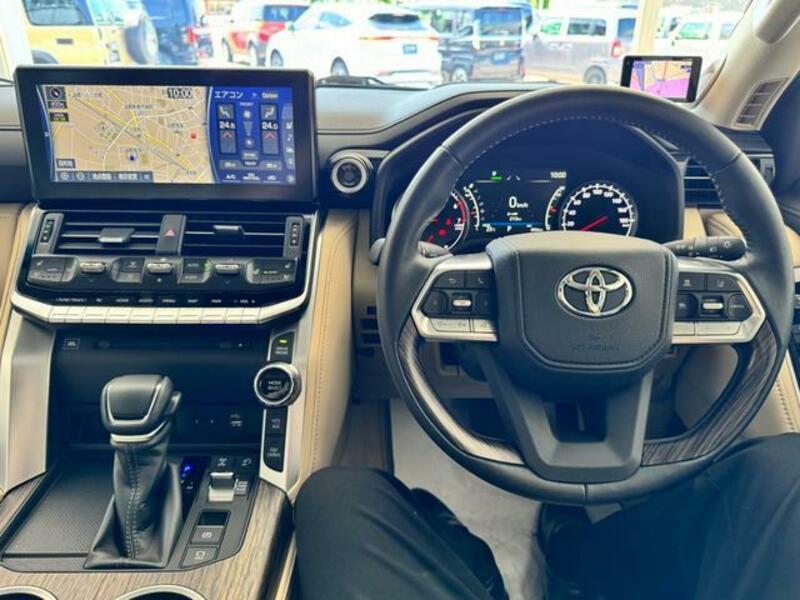 LAND CRUISER