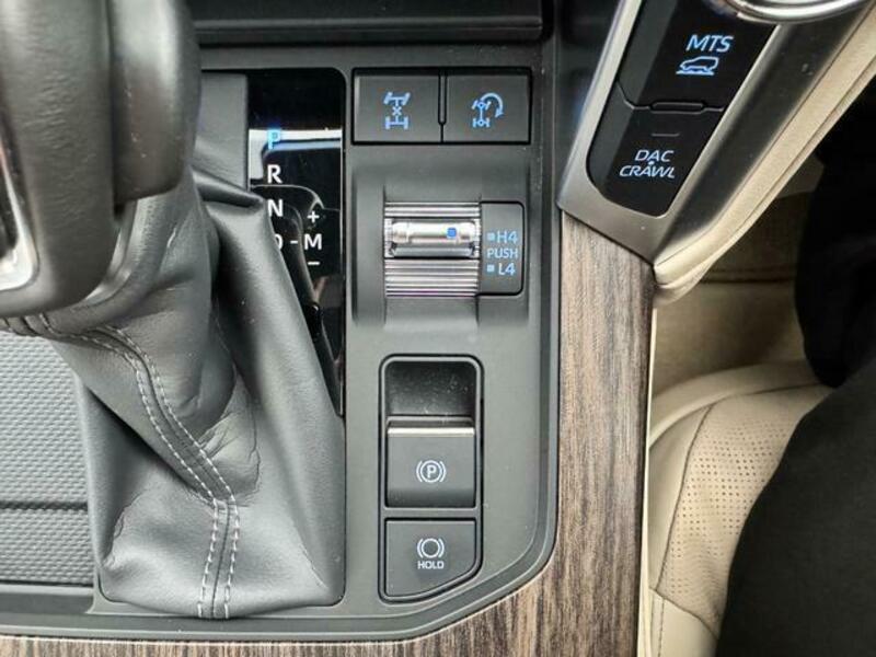 LAND CRUISER