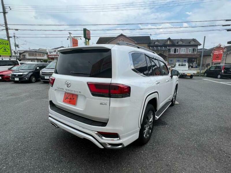 LAND CRUISER