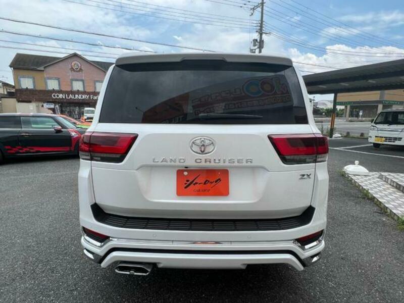 LAND CRUISER