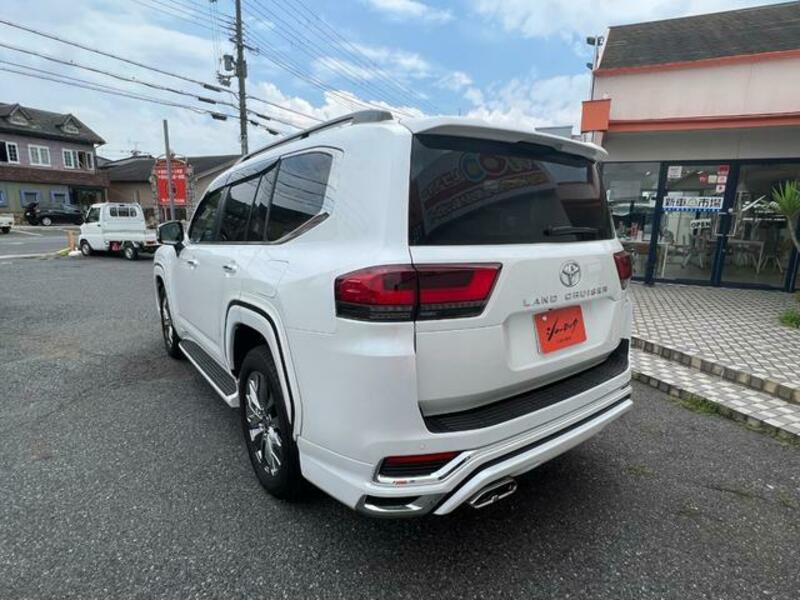 LAND CRUISER