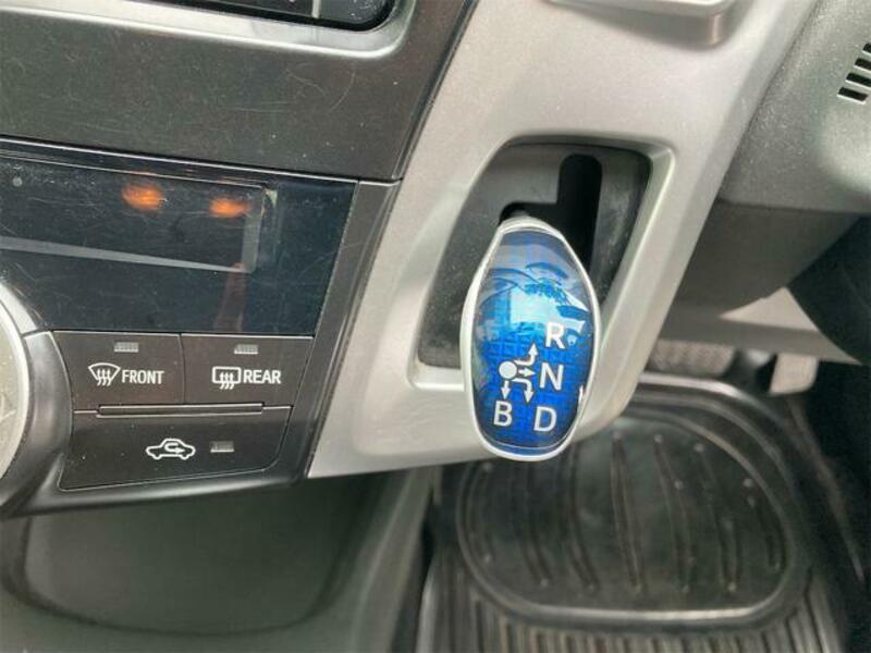 PRIUS ALPHA