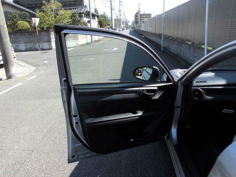 COROLLA AXIO