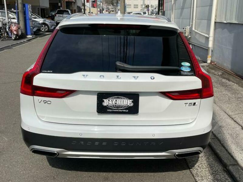 V90