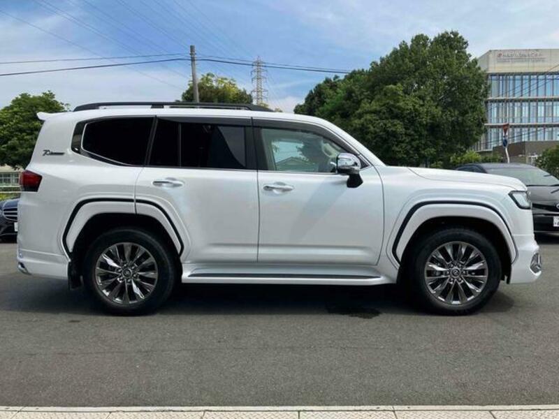 LAND CRUISER