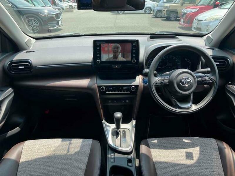 YARIS CROSS