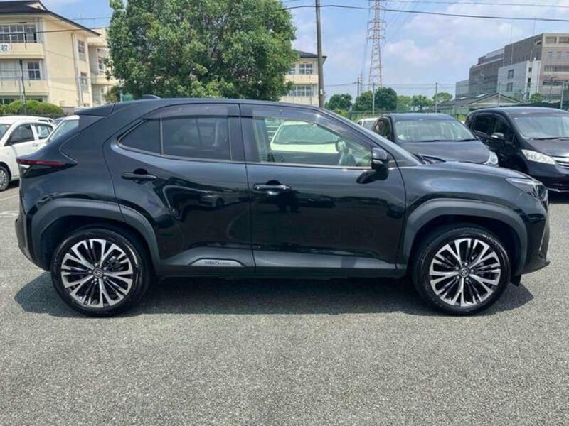 YARIS CROSS