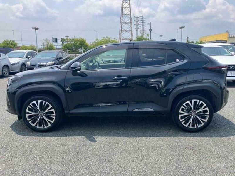 YARIS CROSS