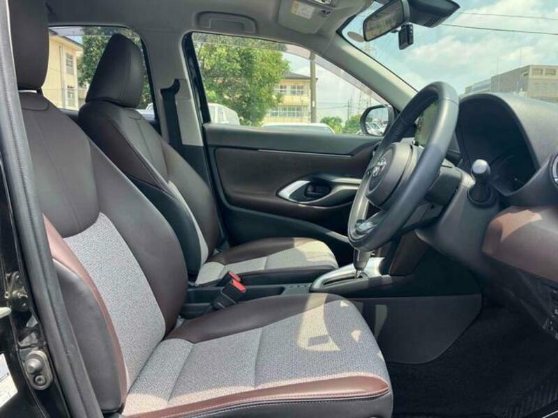 YARIS CROSS