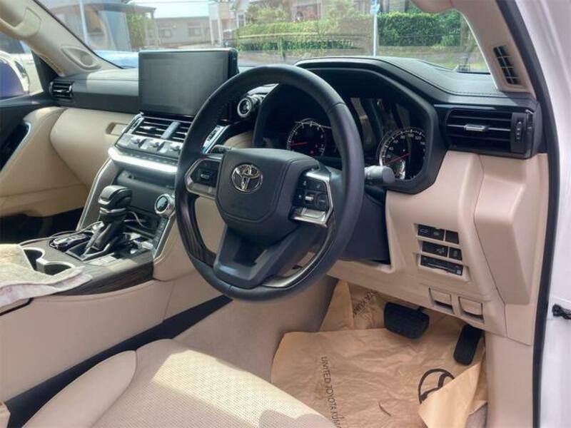 LAND CRUISER