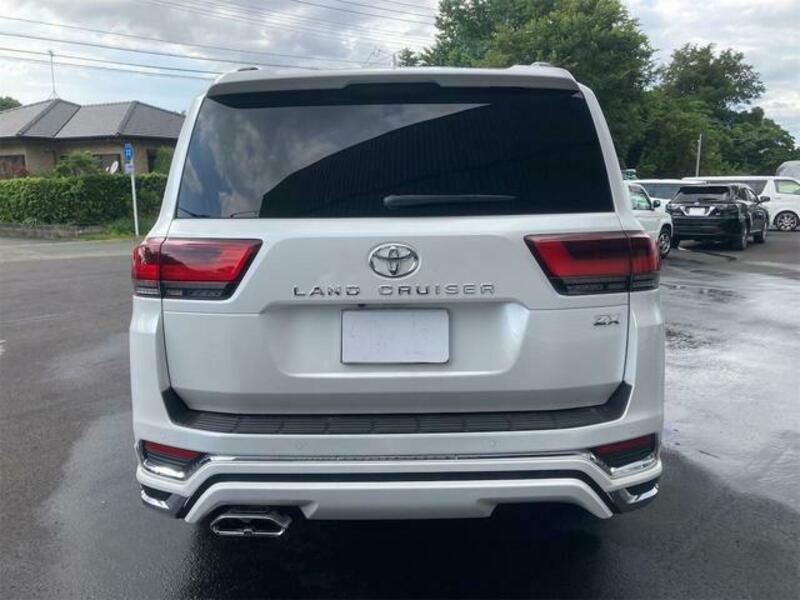 LAND CRUISER