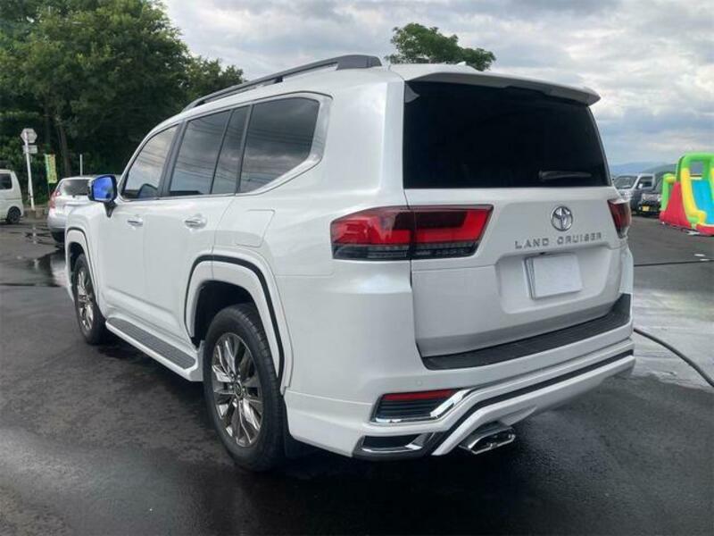 LAND CRUISER