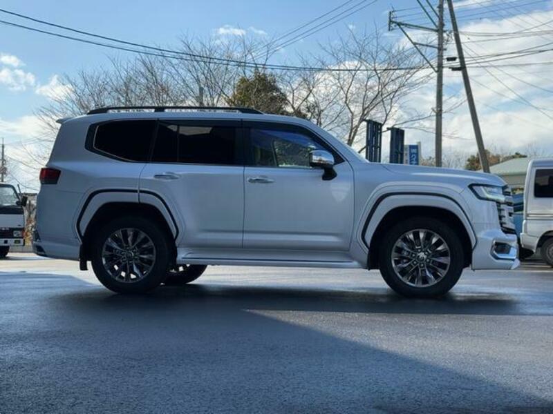 LAND CRUISER