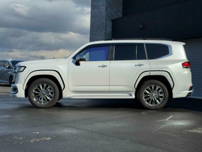 LAND CRUISER