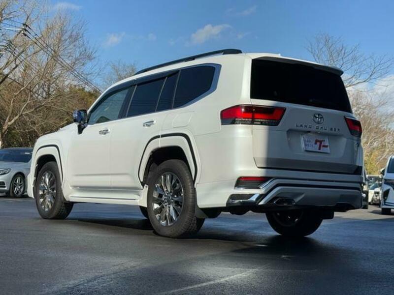 LAND CRUISER