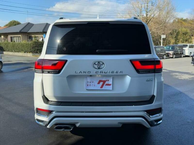LAND CRUISER