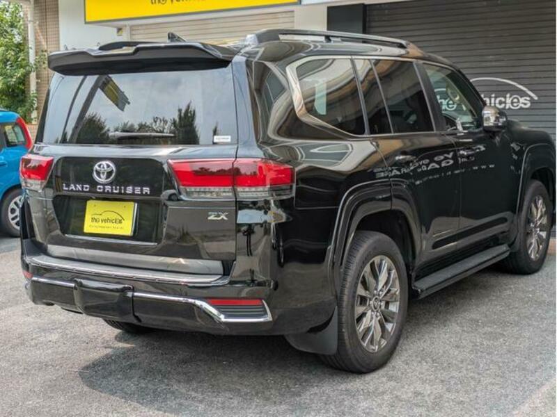 LAND CRUISER