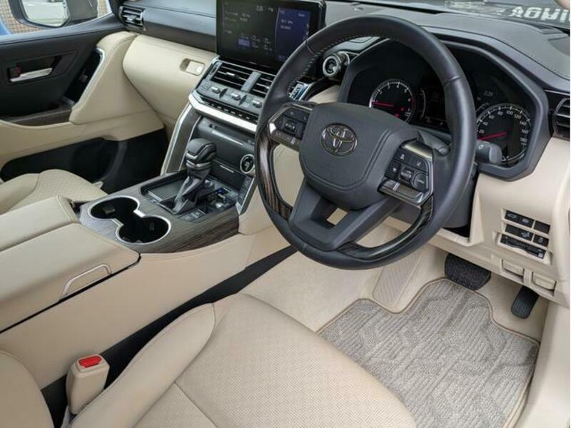 LAND CRUISER