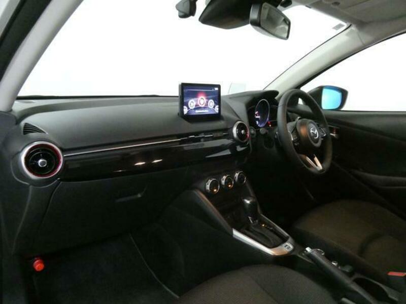MAZDA2