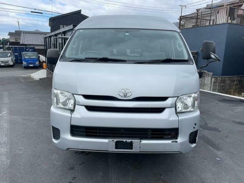 HIACE COMMUTER
