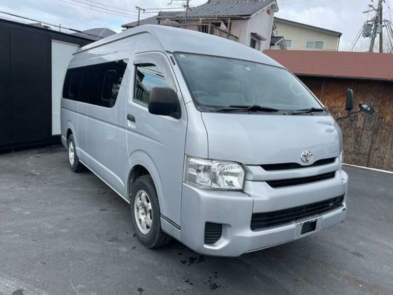 HIACE COMMUTER