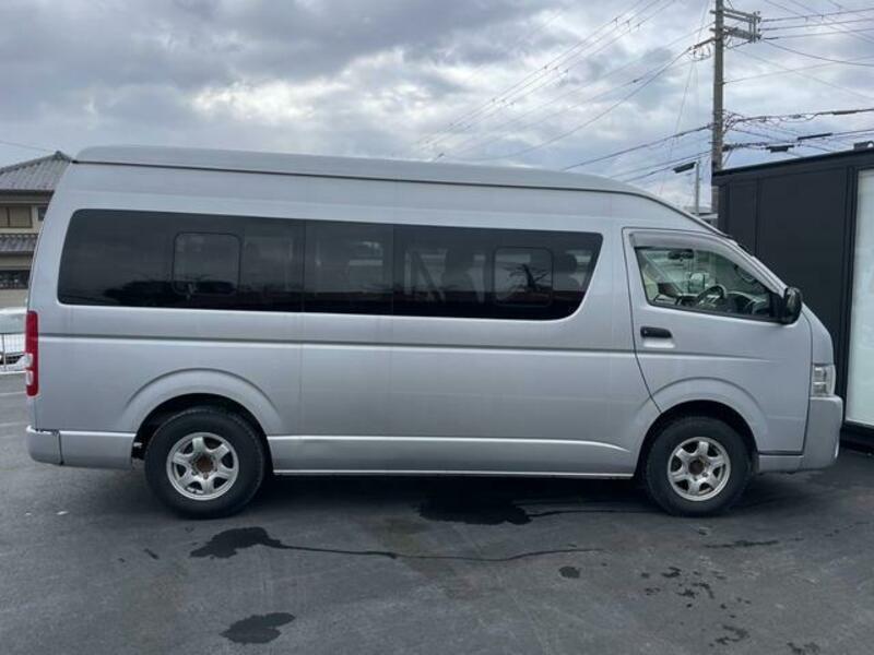 HIACE COMMUTER