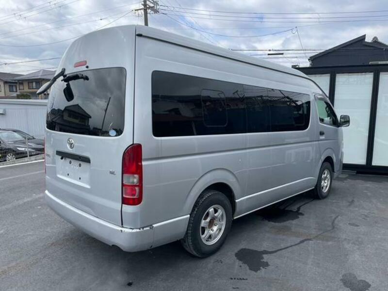 HIACE COMMUTER