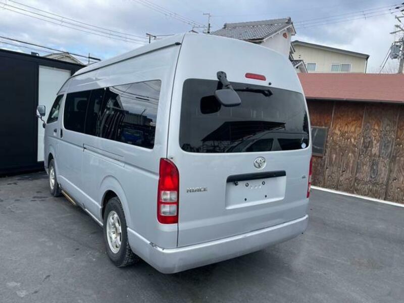 HIACE COMMUTER