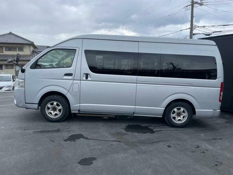 HIACE COMMUTER