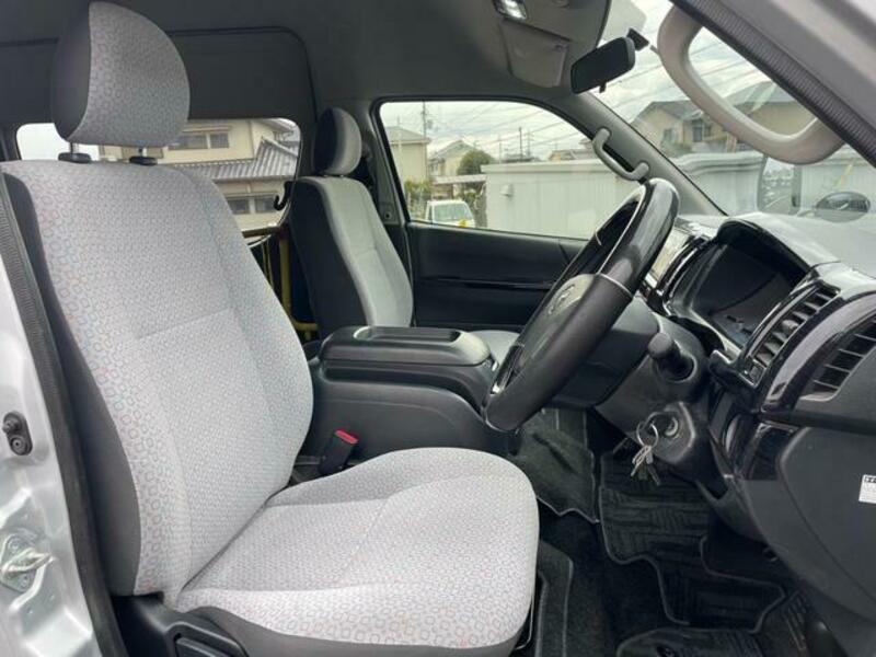 HIACE COMMUTER