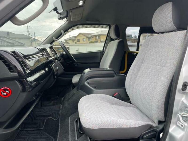 HIACE COMMUTER
