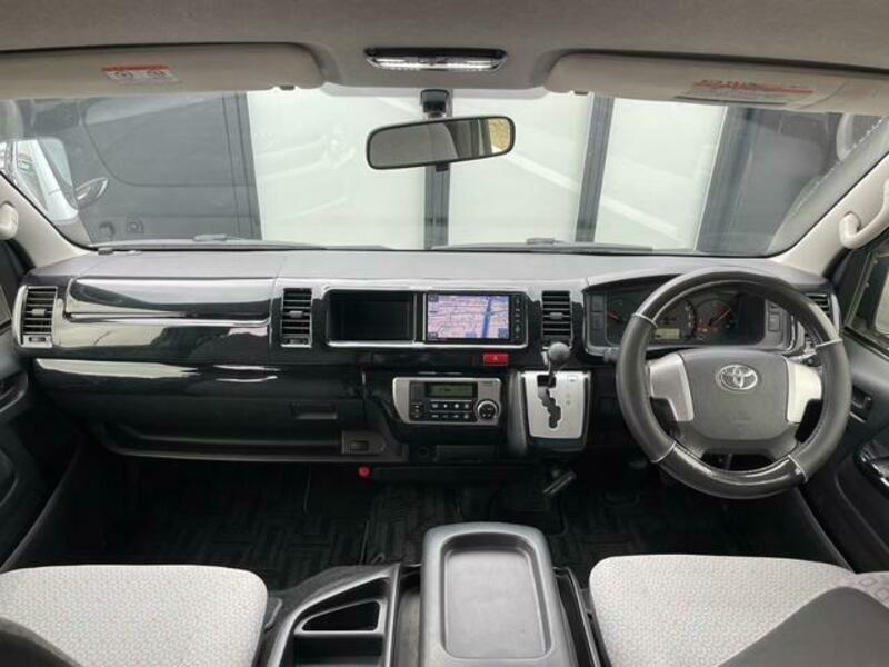 HIACE COMMUTER
