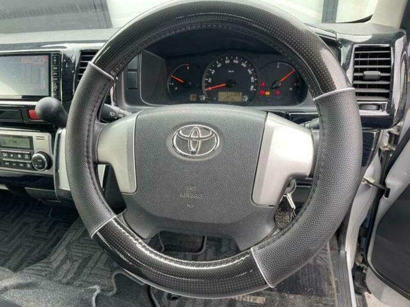 HIACE COMMUTER