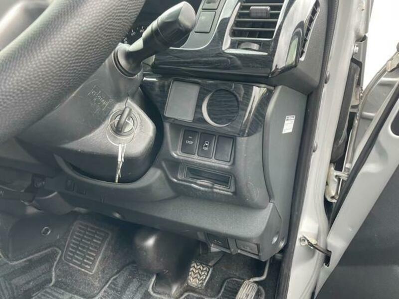 HIACE COMMUTER
