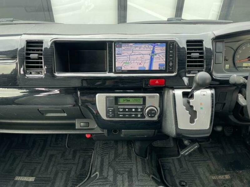 HIACE COMMUTER