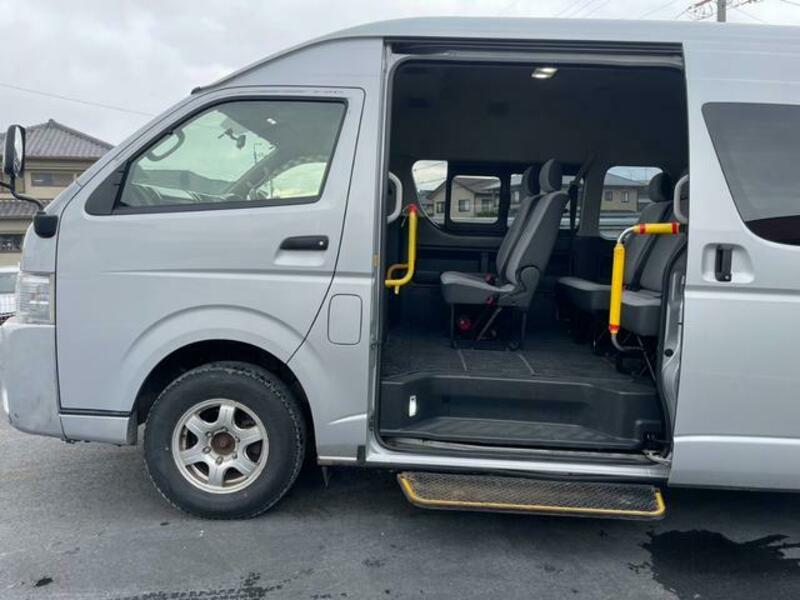HIACE COMMUTER