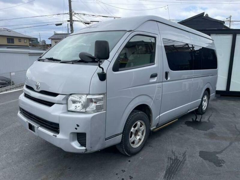 TOYOTA HIACE COMMUTER