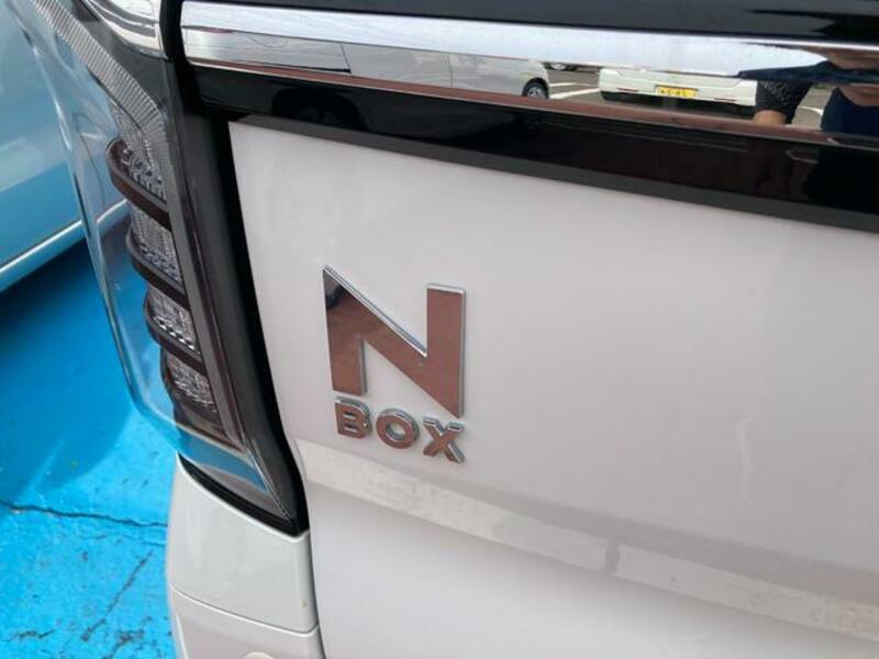 N BOX CUSTOM