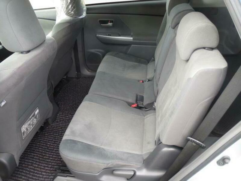 PRIUS ALPHA