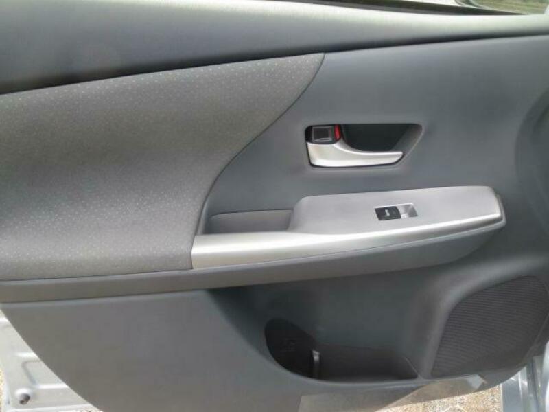 PRIUS ALPHA