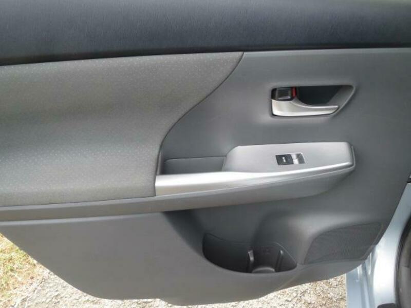 PRIUS ALPHA