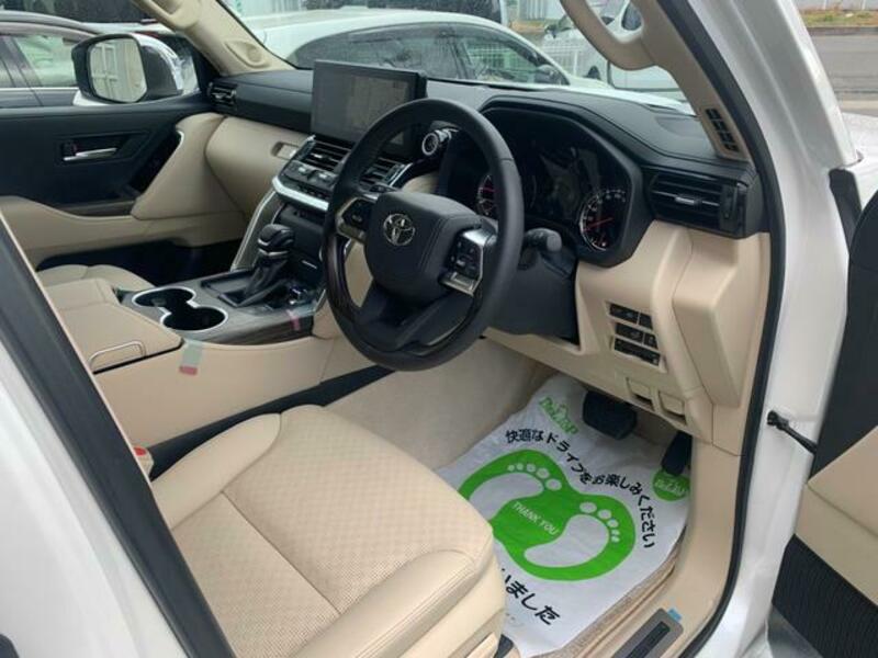 LAND CRUISER