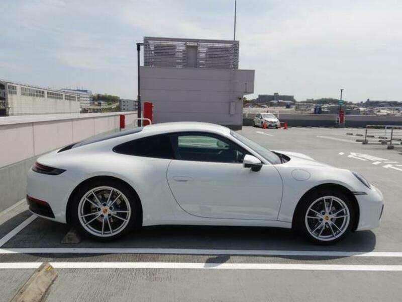 911