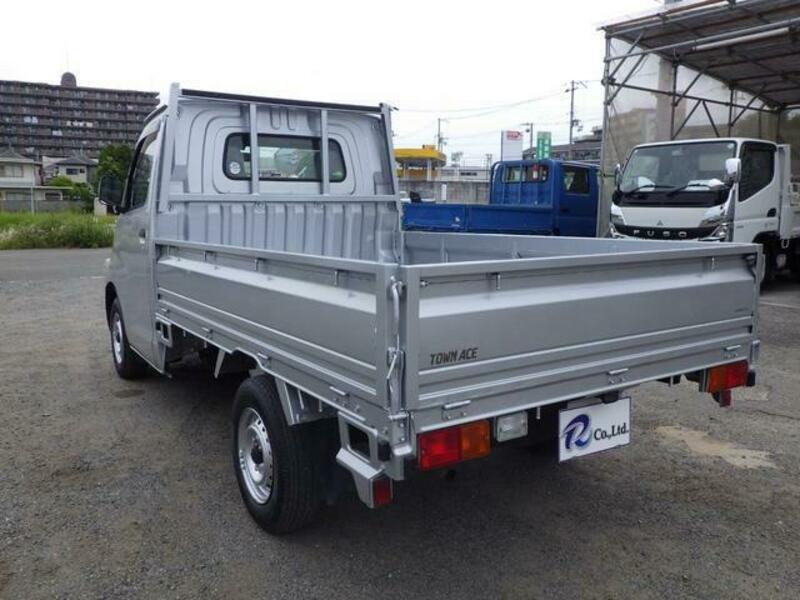 TOWNACE TRUCK