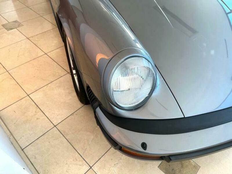 911
